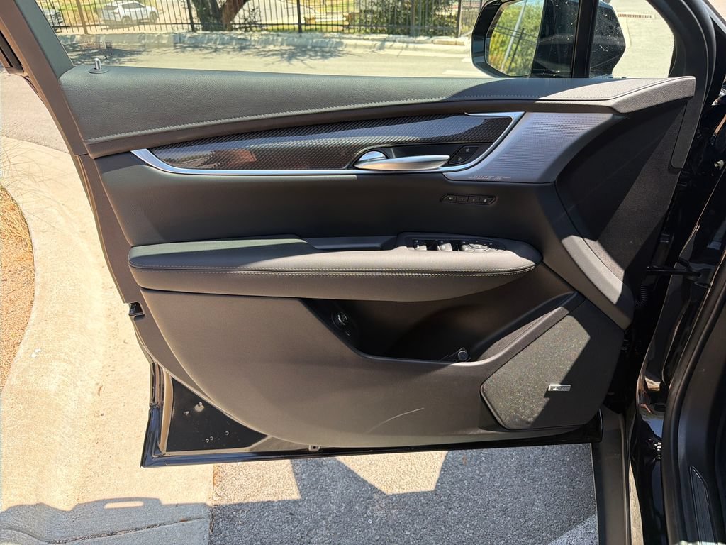 New 2026 Cadillac XT5 Sportv w/ LPO, Onyx Lite Package AWD/4WD image 16