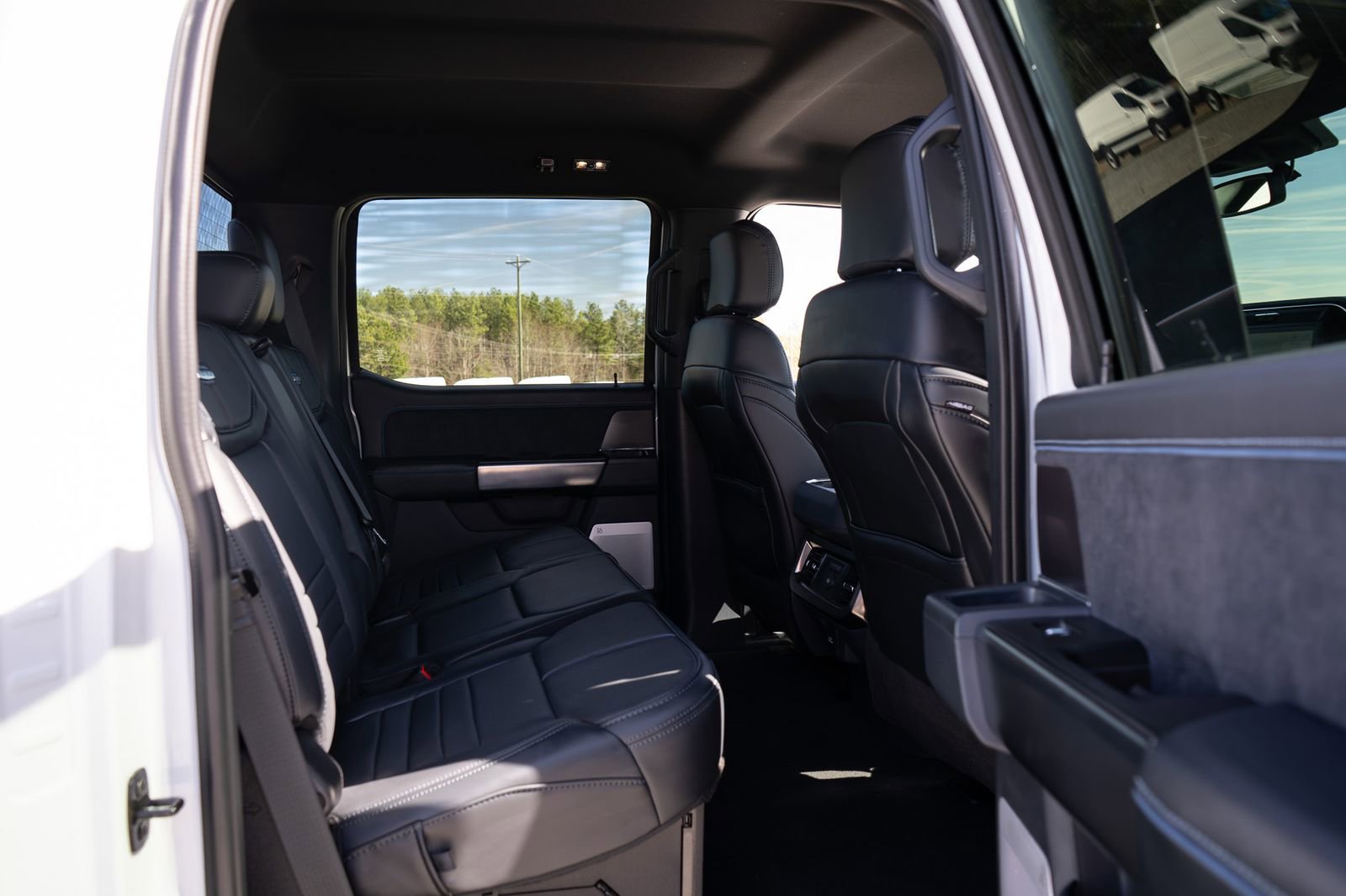 Used 2026 Ford F450 Platinum w/ FX4 Off-Road Package image 40