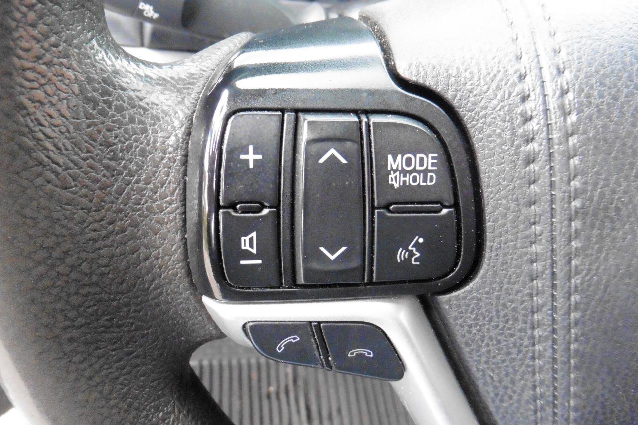 Used 2019 Toyota Highlander LE w/ Protection Package #3 AWD/4WD image 6
