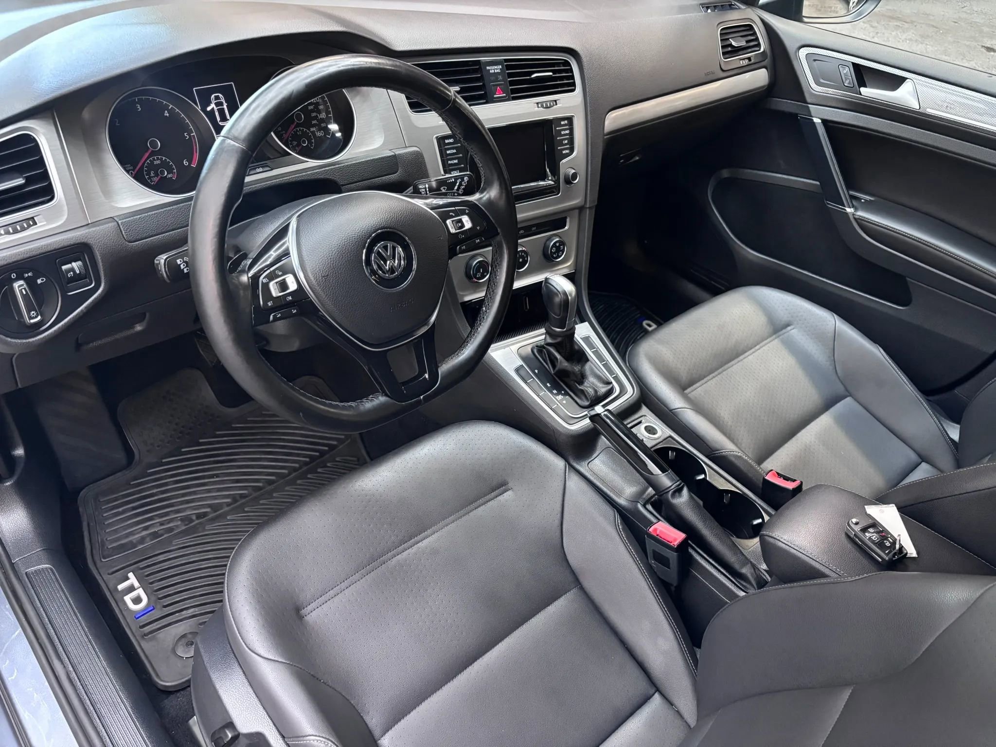 Used 2015 Volkswagen Golf TDI S FWD image 8