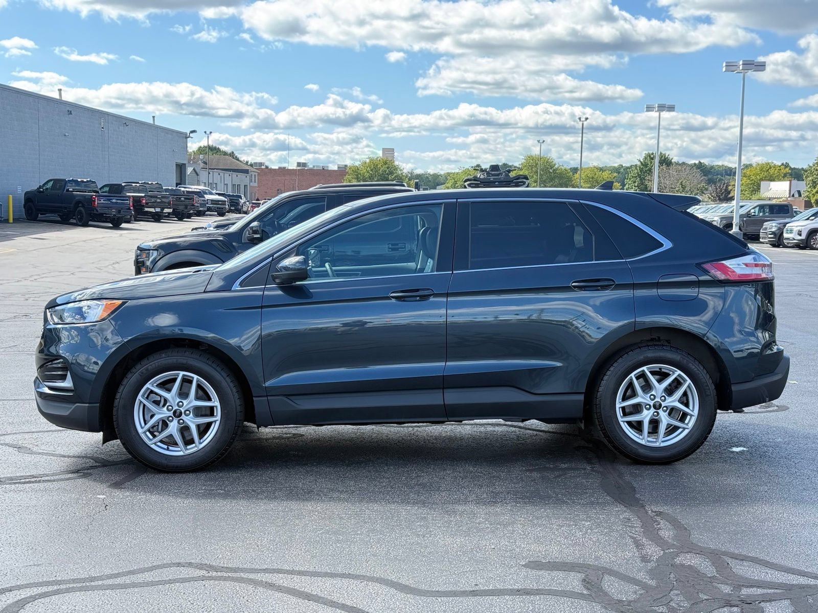 Used 2023 Ford Edge SEL AWD/4WD image 7
