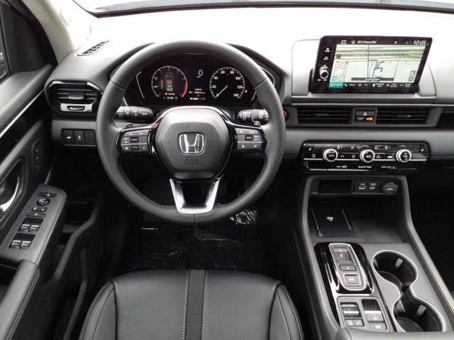 New 2025 Honda Pilot Touring image 13