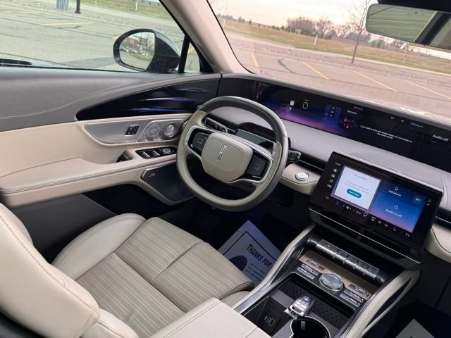 Used 2024 Lincoln Nautilus Reserve w/ Equipment Group 203A AWD/4WD image 14