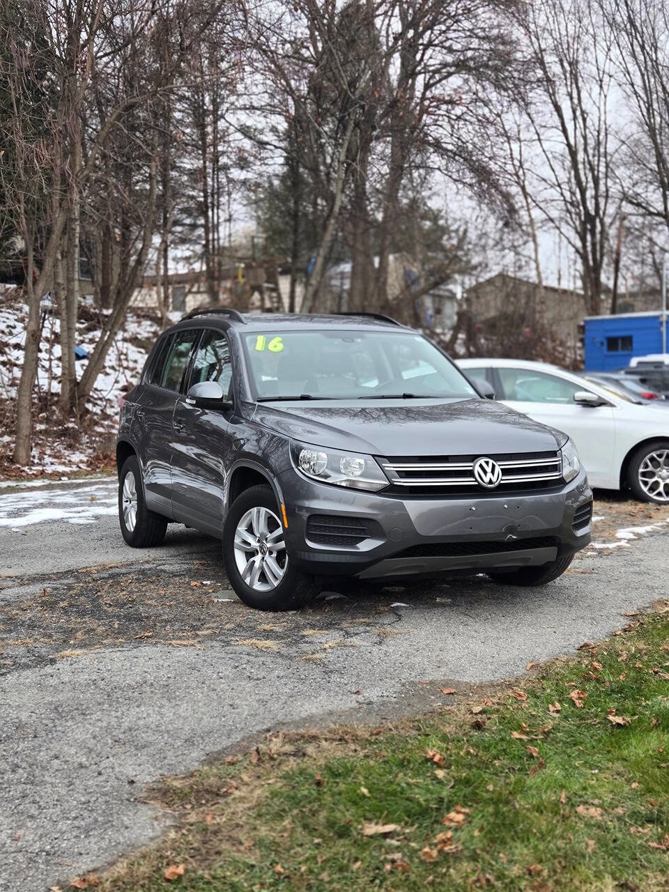 Used 2016 Volkswagen Tiguan S image 2