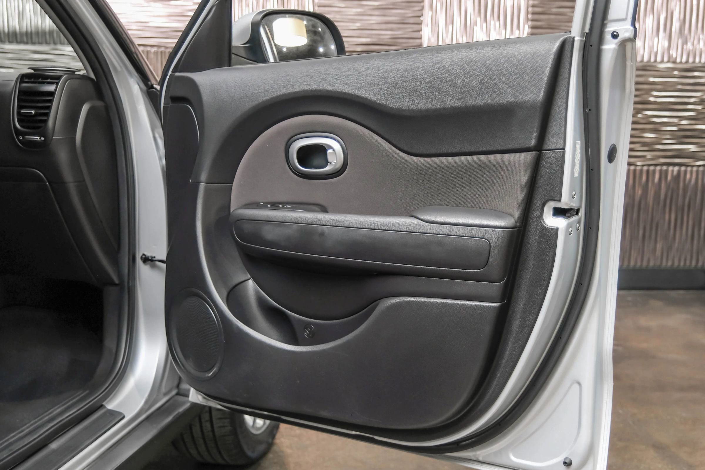 Used 2019 Kia Soul + image 40