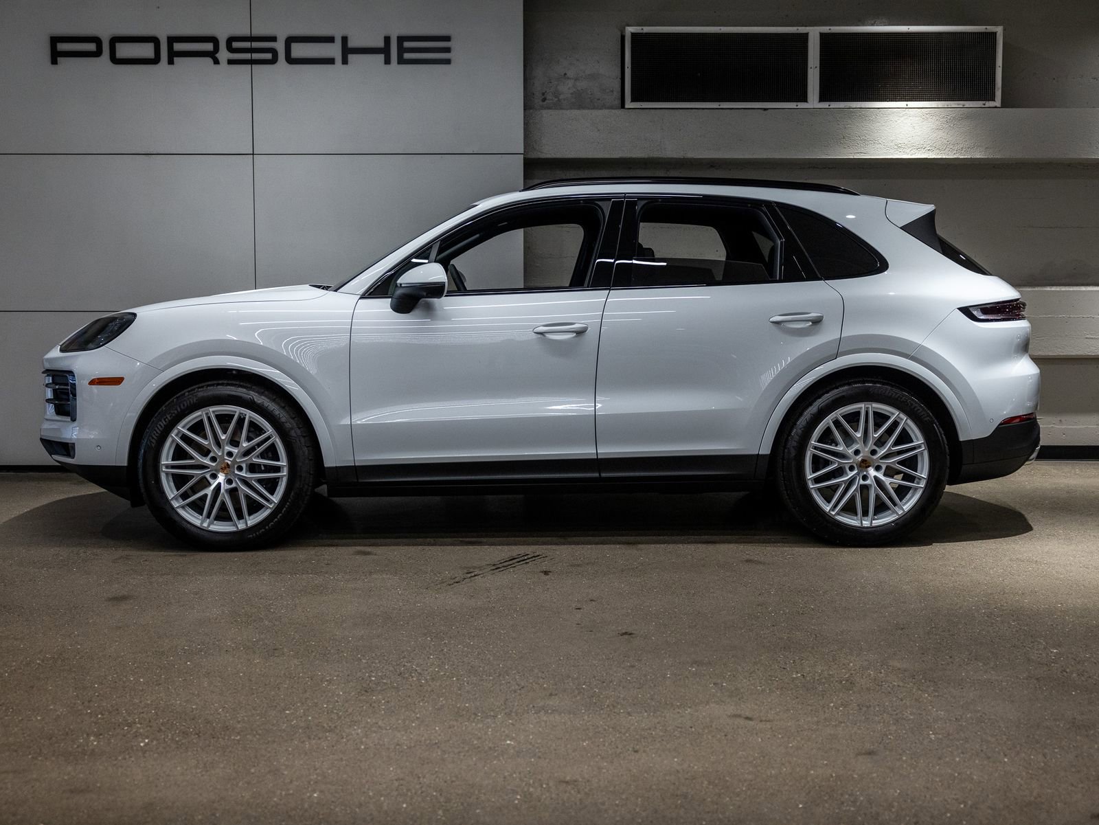 Certified 2025 Porsche Cayenne image 2