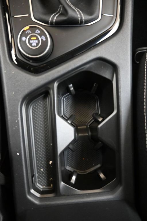 Certified 2024 Volkswagen Taos SE image 36