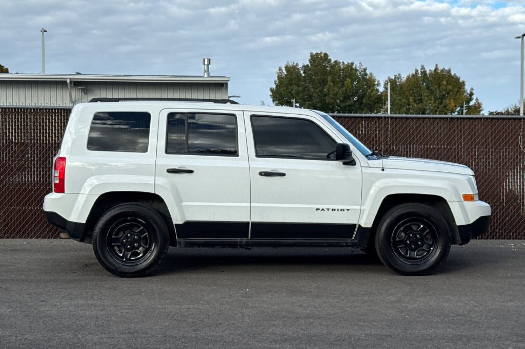 Used 2015 Jeep Patriot Sport FWD image 3