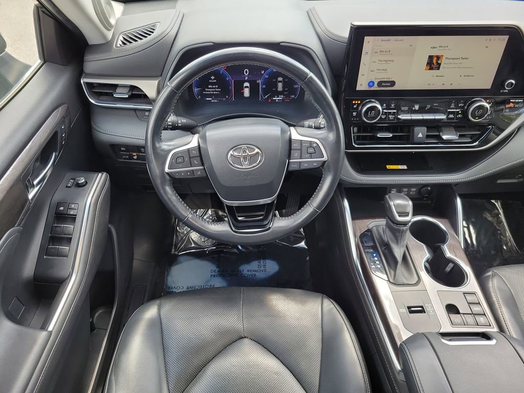 Used 2023 Toyota Highlander Limited image 18