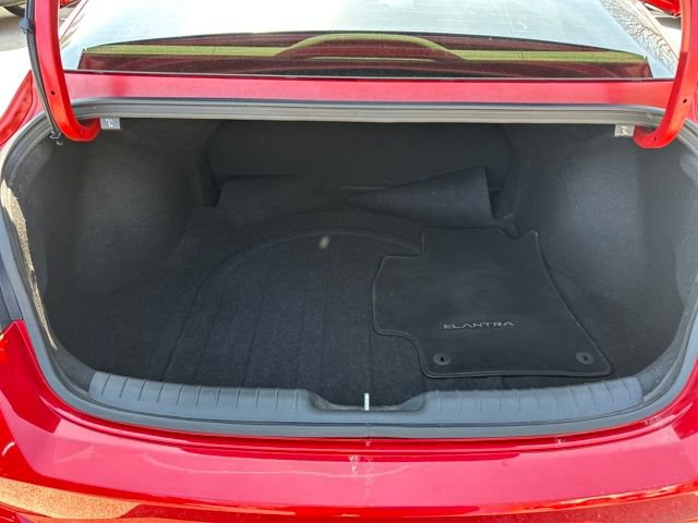 Certified 2021 Hyundai Elantra SEL w/ Convenience Package image 20