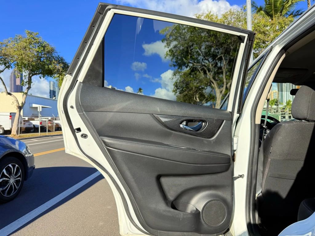 Used 2018 Nissan Rogue SV image 15