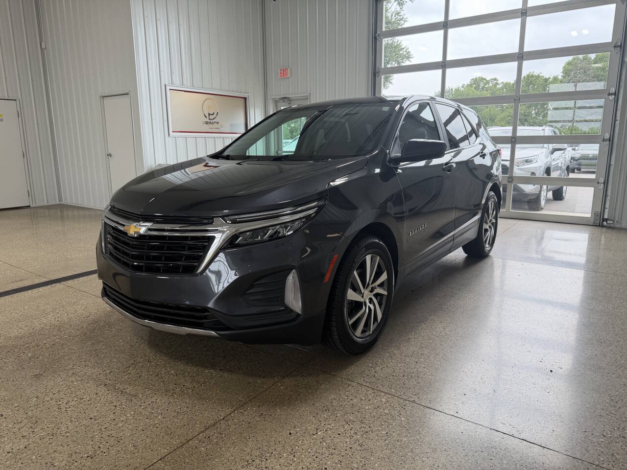 Used 2023 Chevrolet Equinox LT FWD image 2