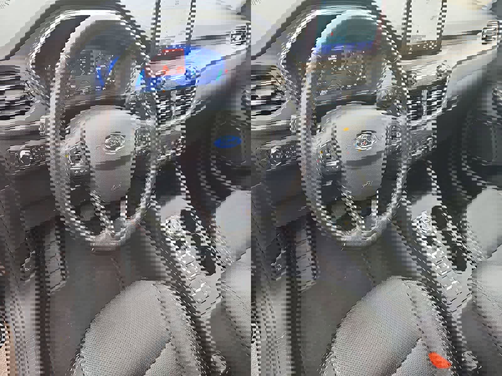 Used 2020 Ford Escape Titanium image 2