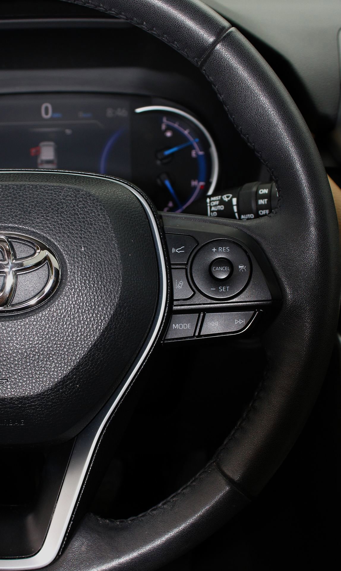 Used 2023 Toyota RAV4 XLE Premium image 23