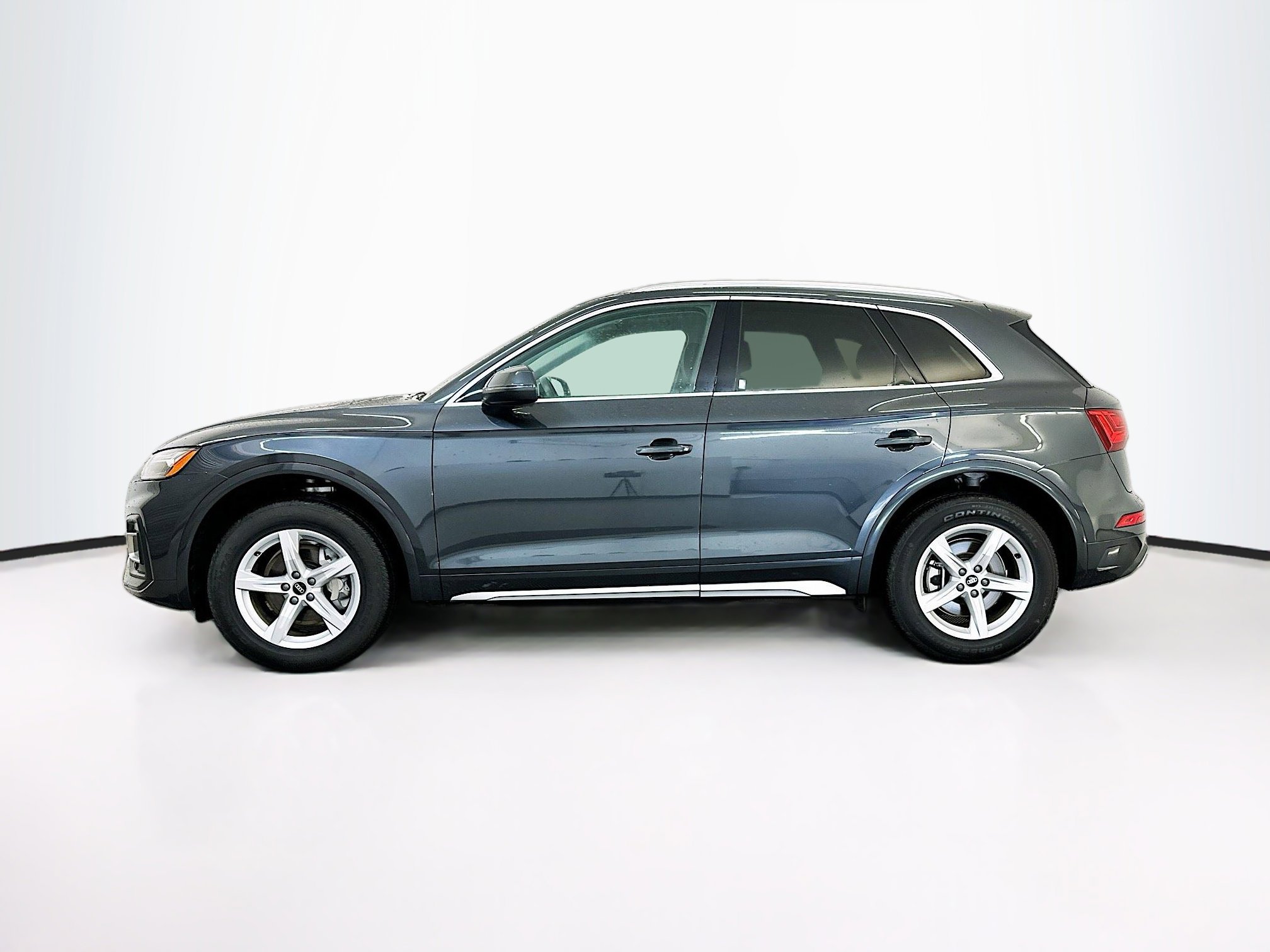 Used 2023 Audi Q5 2.0T Premium w/ Convenience Package image 4