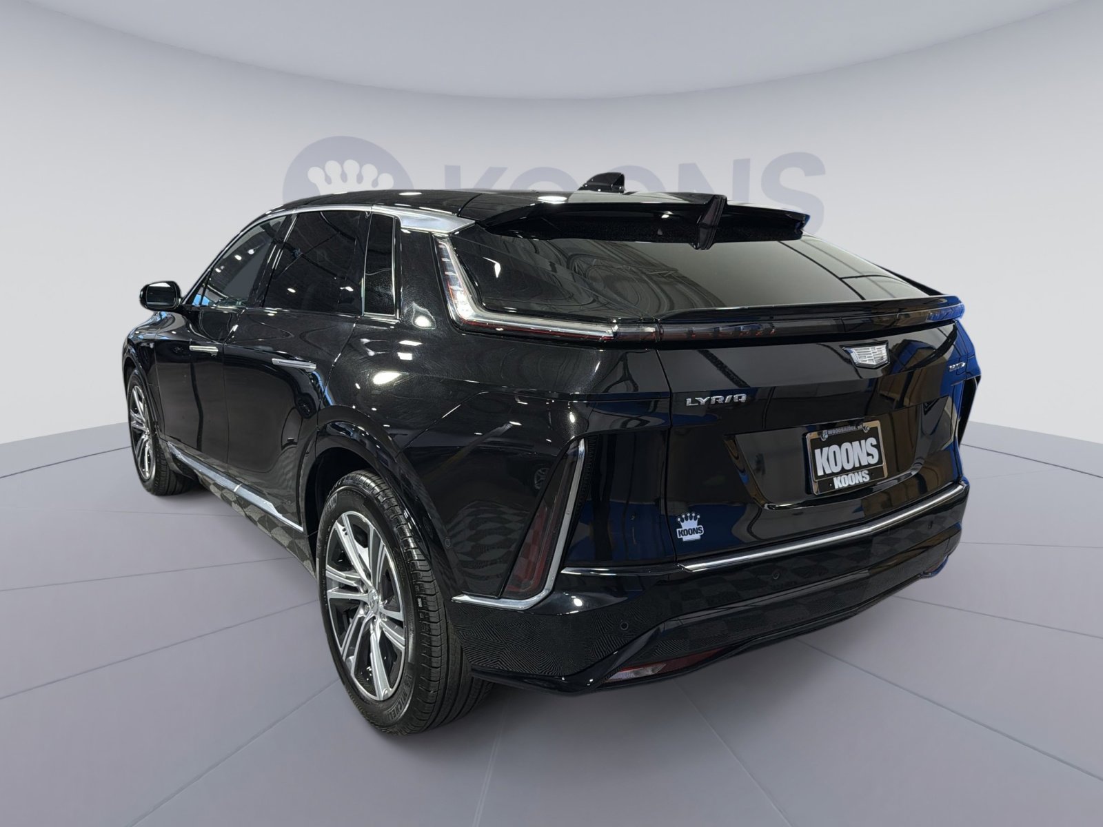 Used 2025 Cadillac Lyriq Luxury w/ LPO, Floor Liner Package AWD/4WD image 4