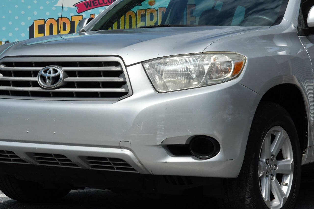 Used 2010 Toyota Highlander 2WD w/ 3rd Row Seat Pkg image 2