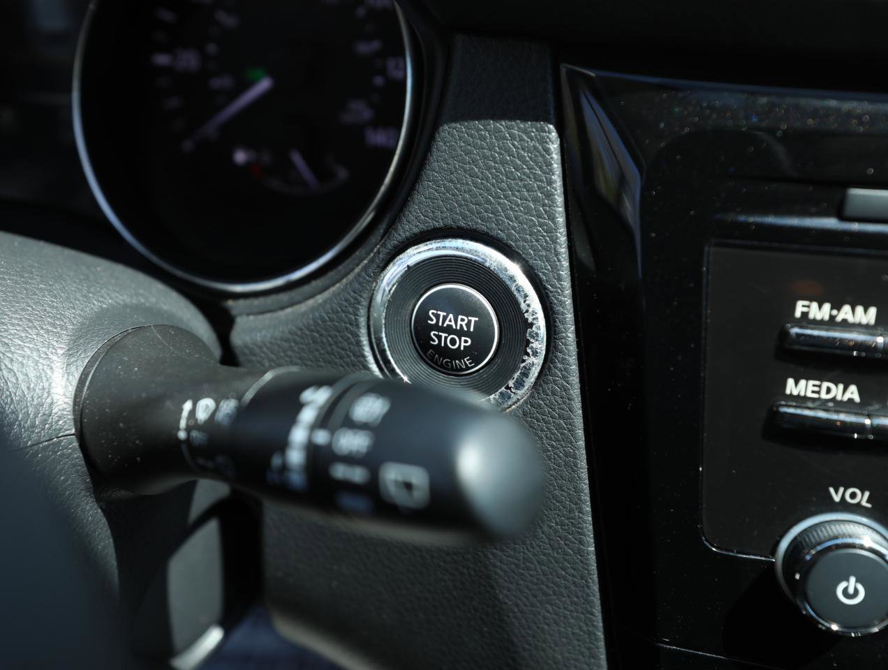 Used 2015 Nissan Rogue SV image 18