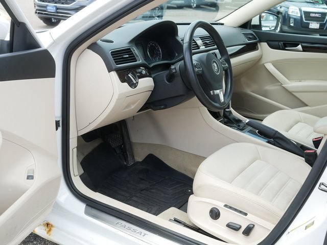 Used 2014 Volkswagen Passat 1.8T SEL Premium FWD image 12