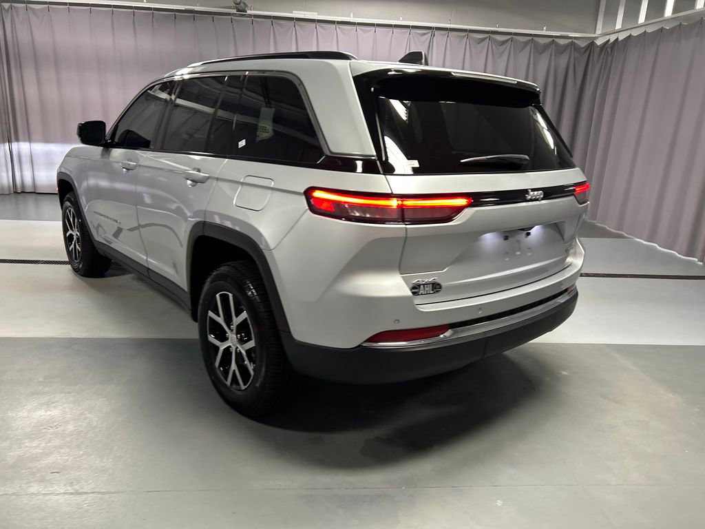 Used 2025 Jeep Grand Cherokee Limited image 5
