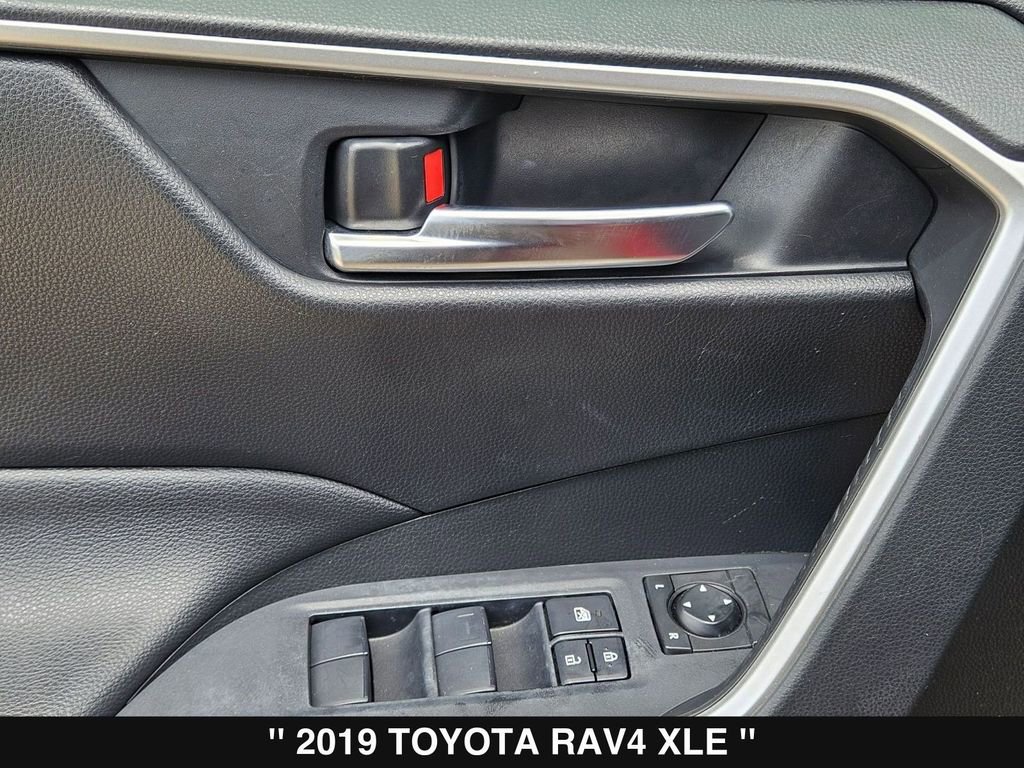 Used 2019 Toyota RAV4 XLE FWD image 15