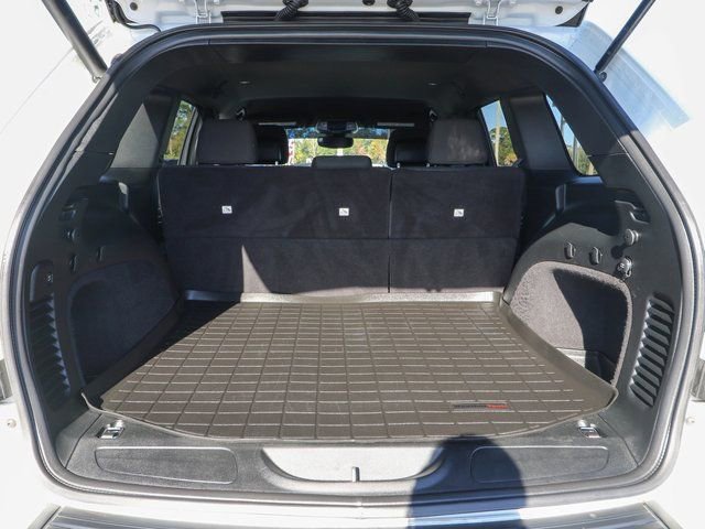 Used 2018 Jeep Grand Cherokee Laredo image 28