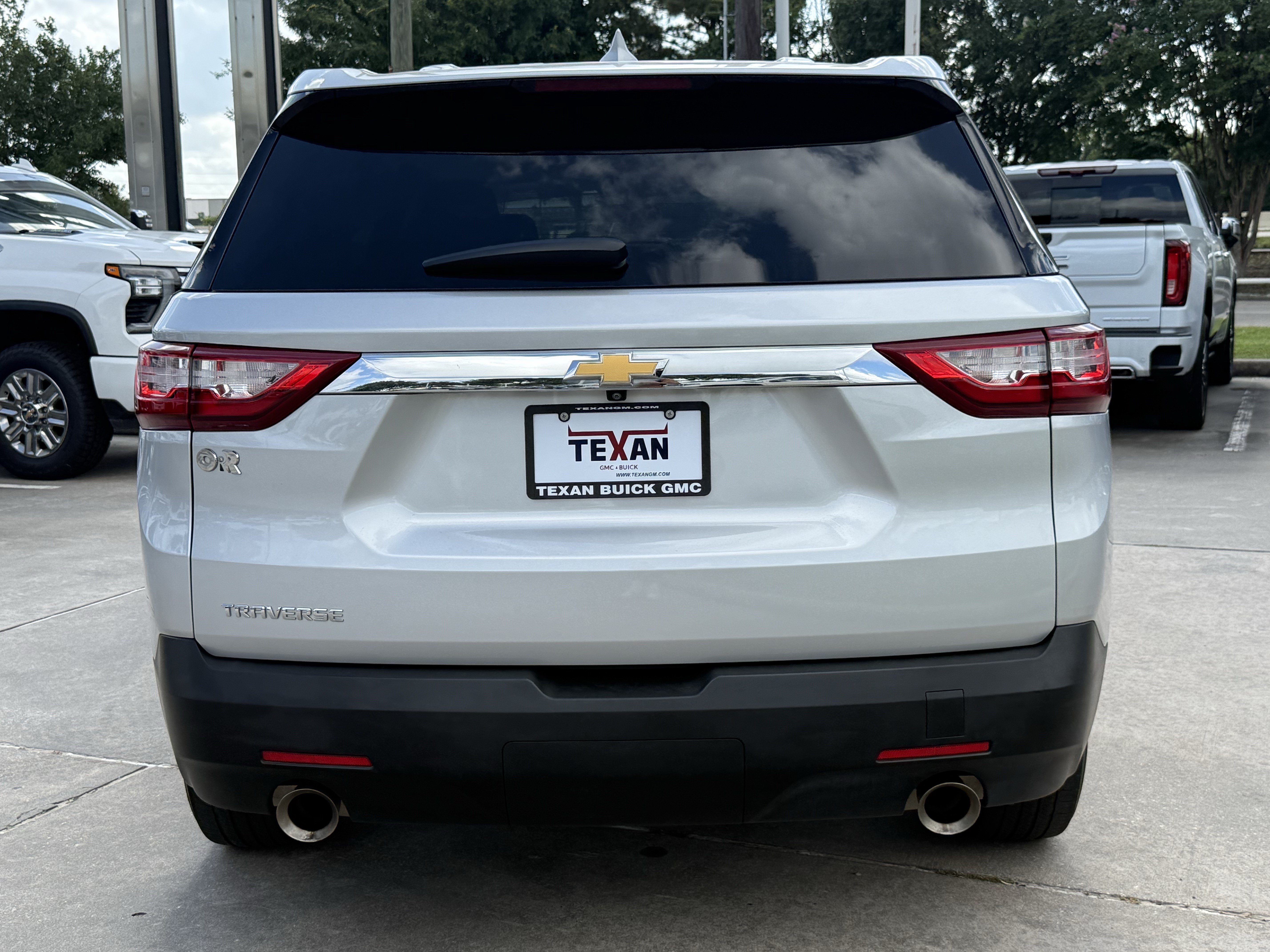 Used 2021 Chevrolet Traverse LS w/ LPO, Floor Liner Package FWD image 6