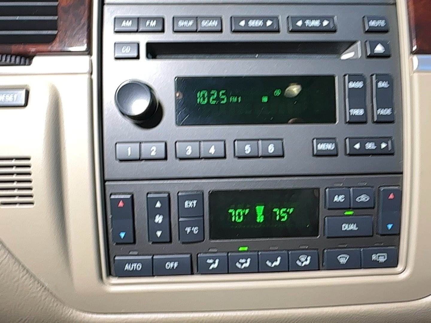 Used 2007 Lincoln Town Car Signature RWD image 28