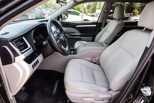 Used 2014 Toyota Highlander LE AWD/4WD image 32
