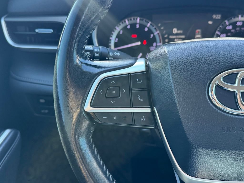 Used 2022 Toyota Highlander XLE FWD image 11