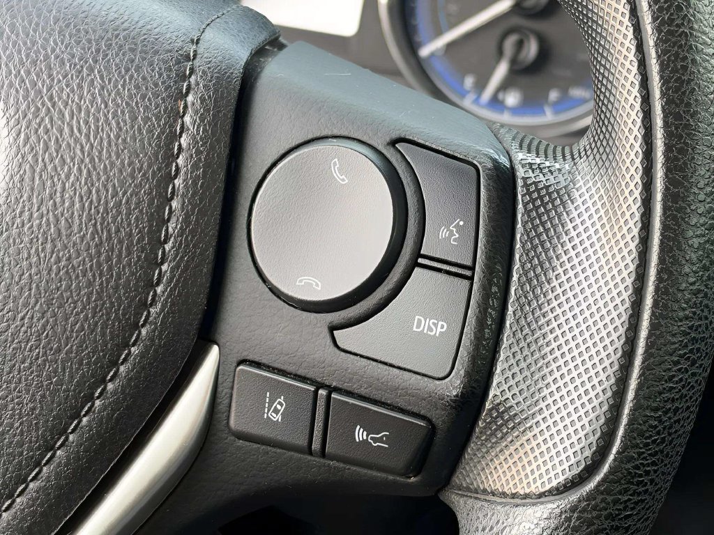 Used 2017 Toyota Corolla LE w/ Carpet Mat Package (TMS) FWD image 14