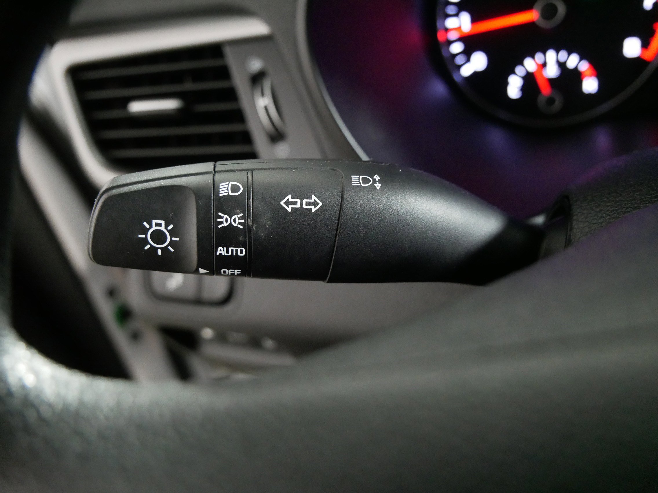 Used 2018 Kia Optima LX w/ 17" Alloy Wheels Package image 32