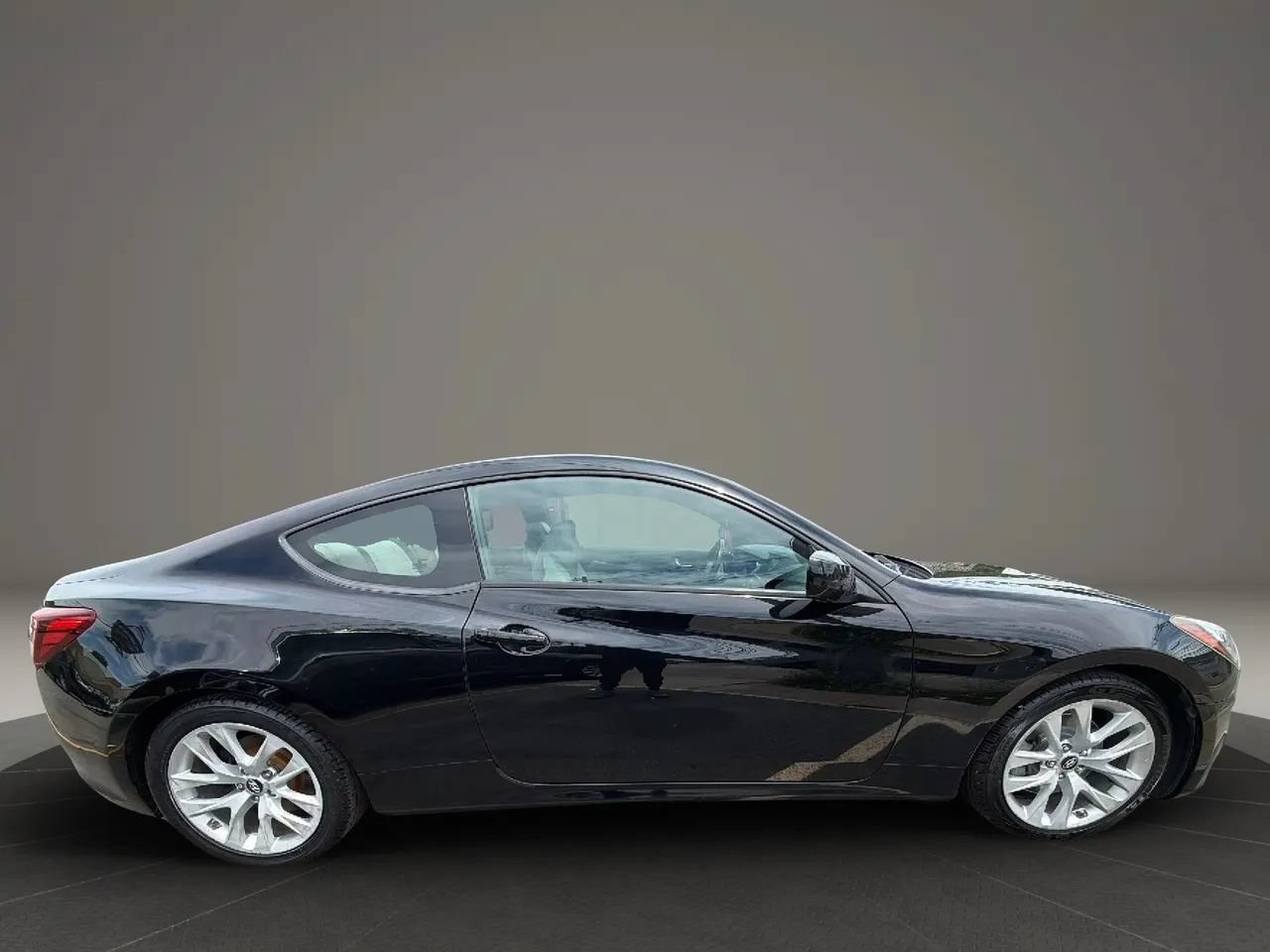 Used 2013 Hyundai Genesis 2.0T RWD image 4