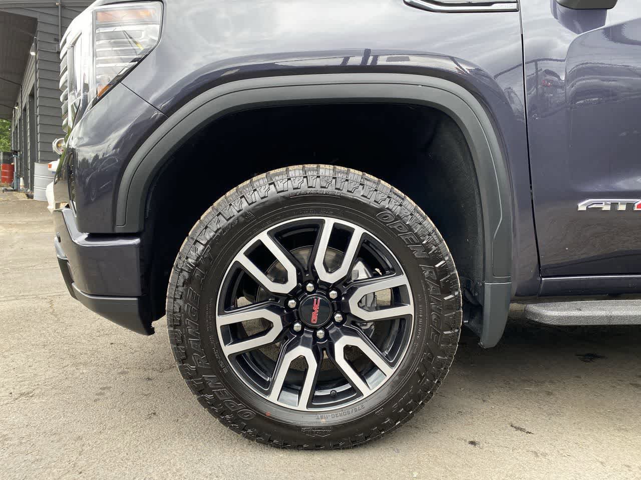 Used 2024 GMC Sierra 1500 AT4 w/ Technology Package AWD/4WD image 11