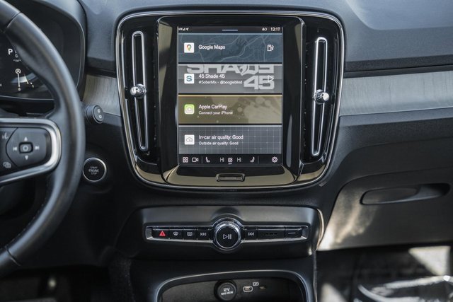 Certified 2025 Volvo XC40 B5 Plus image 21