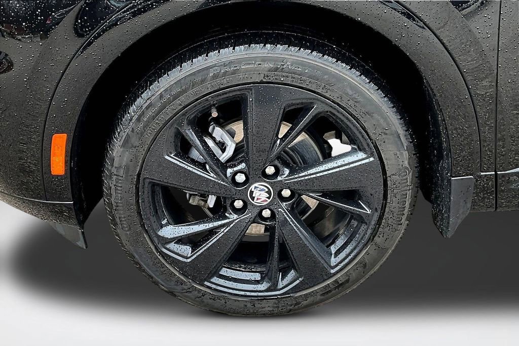 Used 2022 Buick Envision Essence w/ Sport Touring Package AWD/4WD image 32