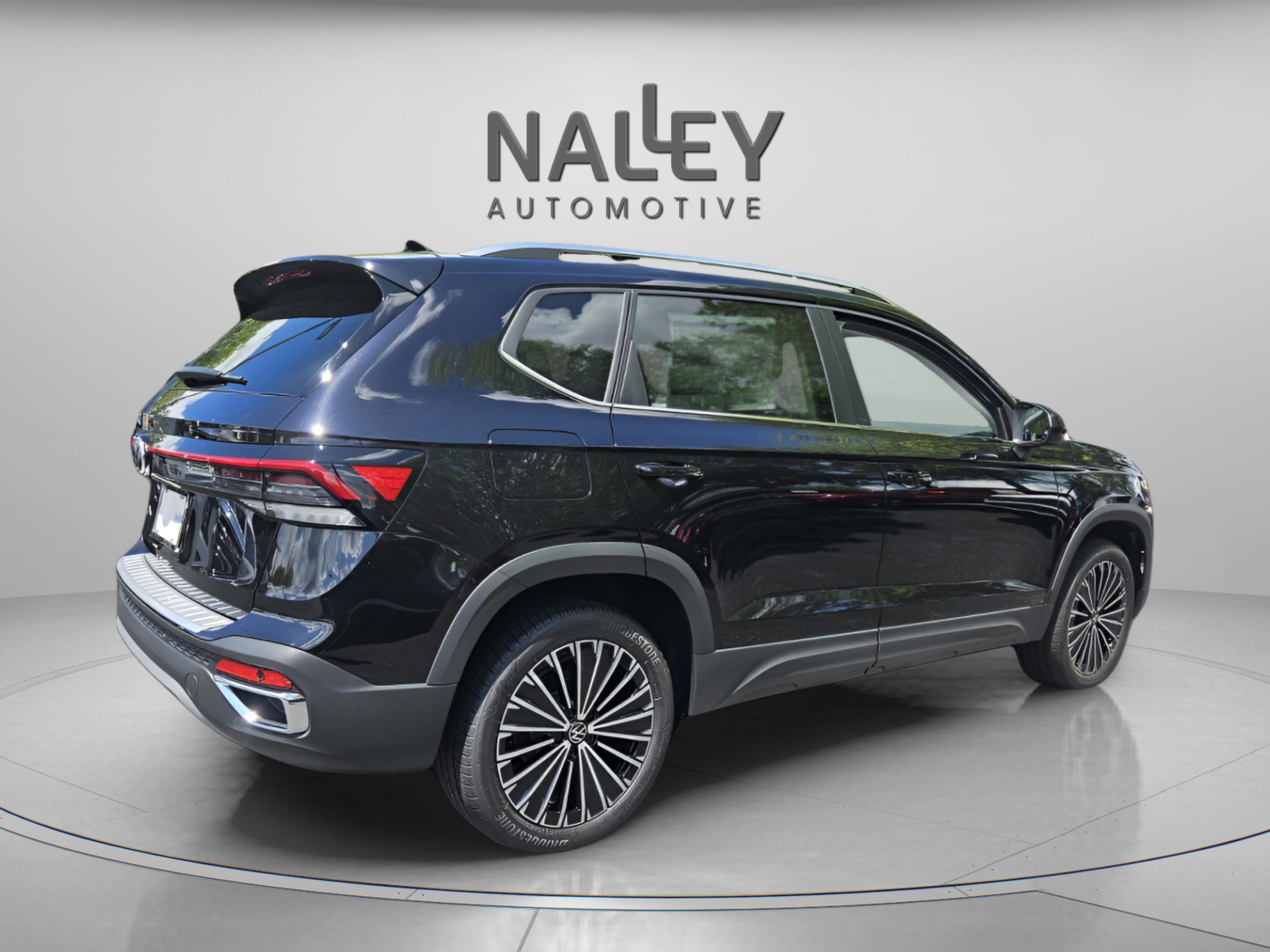 New 2025 Volkswagen Taos SE image 5