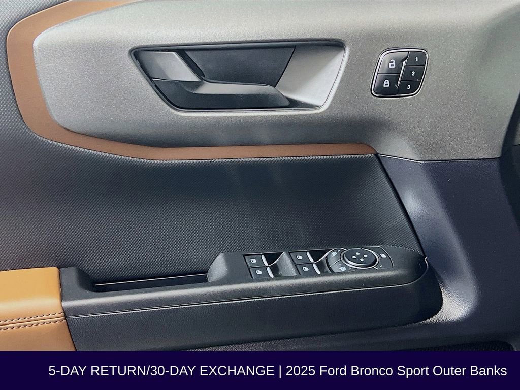 Used 2025 Ford Bronco Sport Outer Banks AWD/4WD image 23