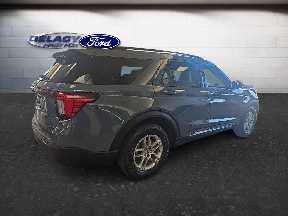 Used 2025 Ford Explorer Active AWD/4WD image 8