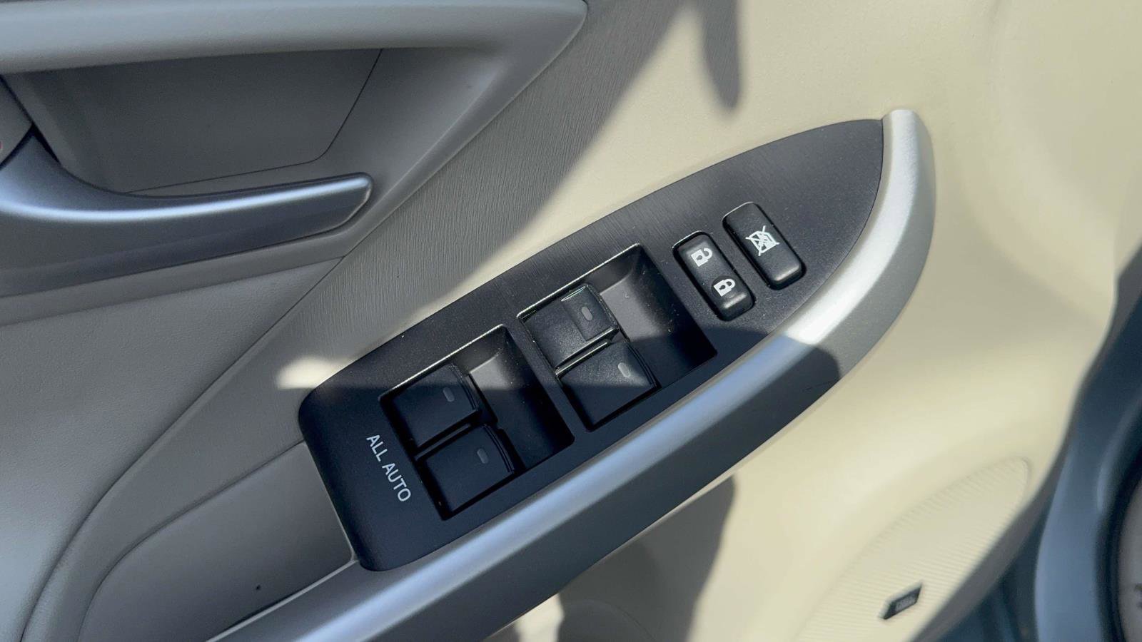 Used 2015 Toyota Prius Four image 15