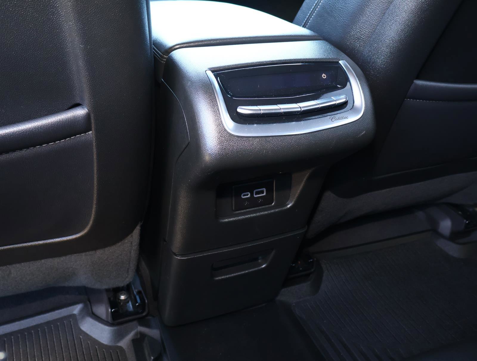 Certified 2024 Cadillac XT6 Luxury image 18