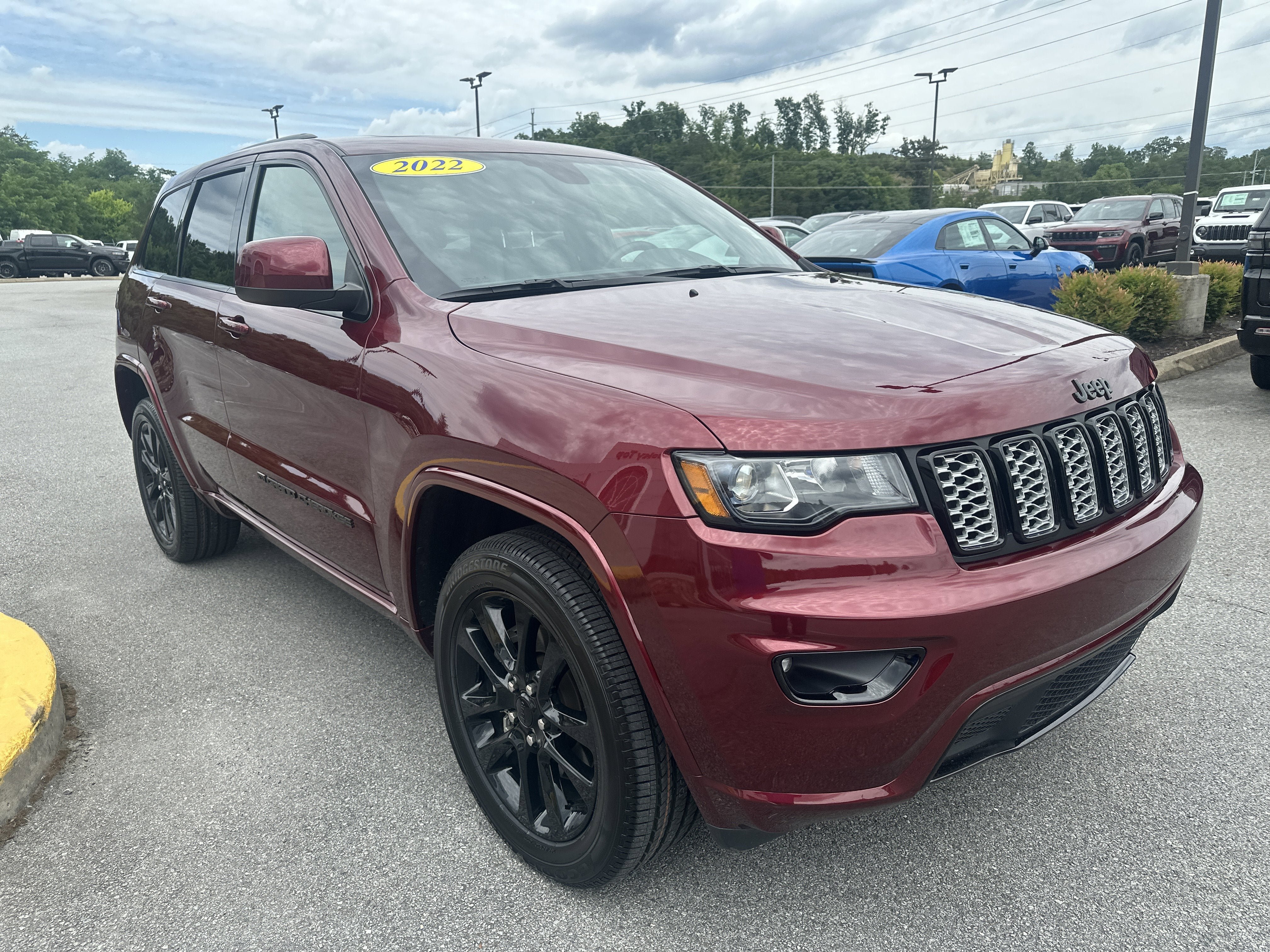 Used 2022 Jeep Grand Cherokee Laredo X AWD/4WD image 7