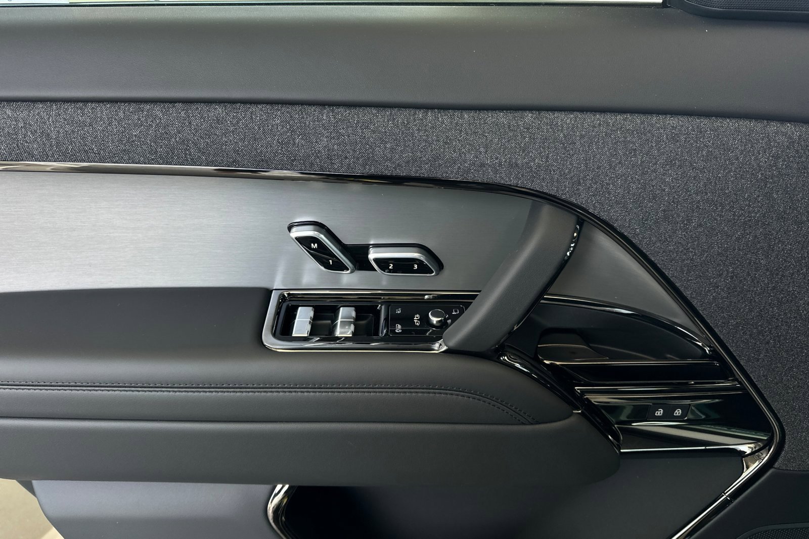 New 2025 Land Rover Range Rover Sport SE image 10