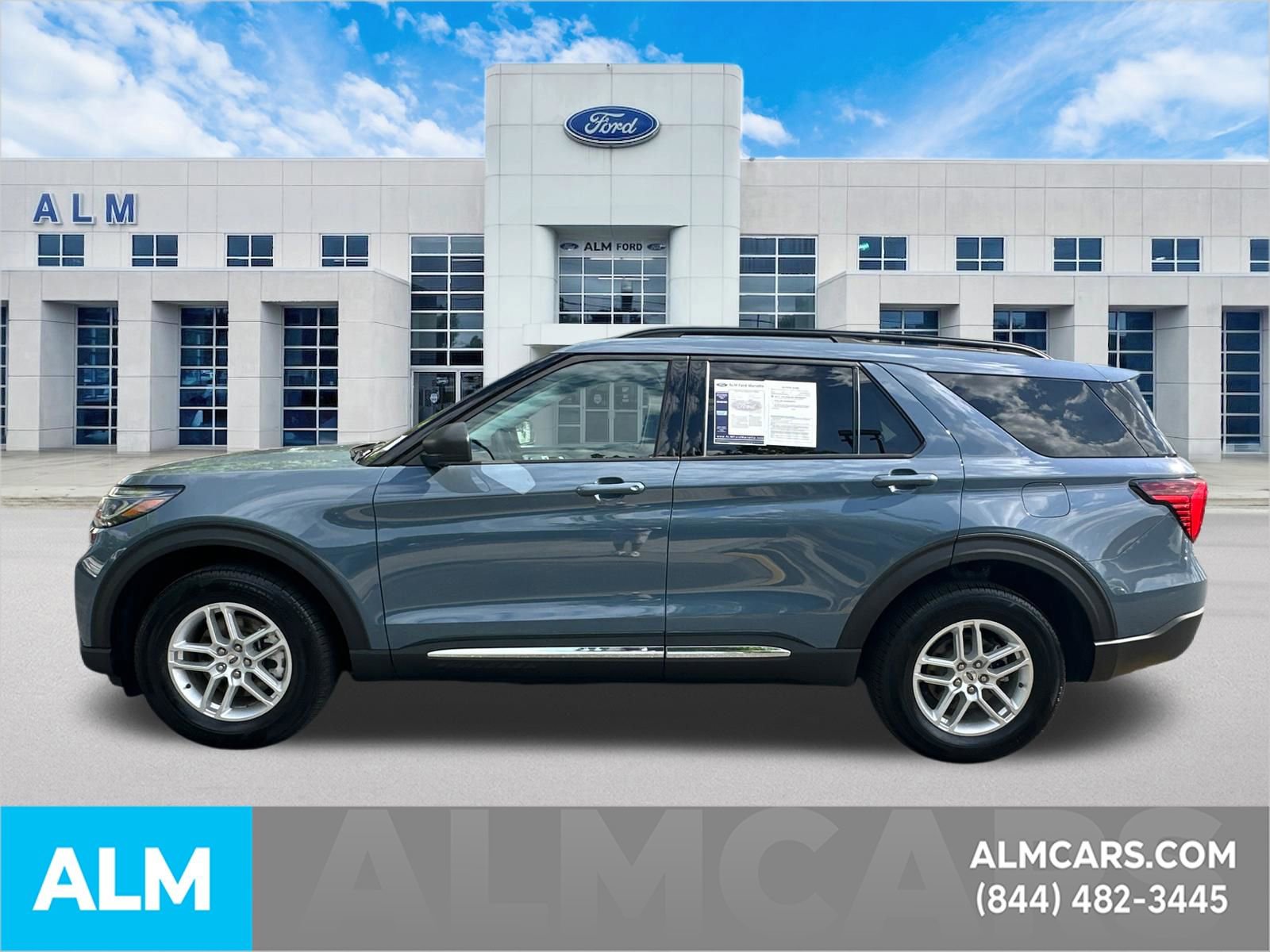 Used 2025 Ford Explorer Active AWD/4WD image 9