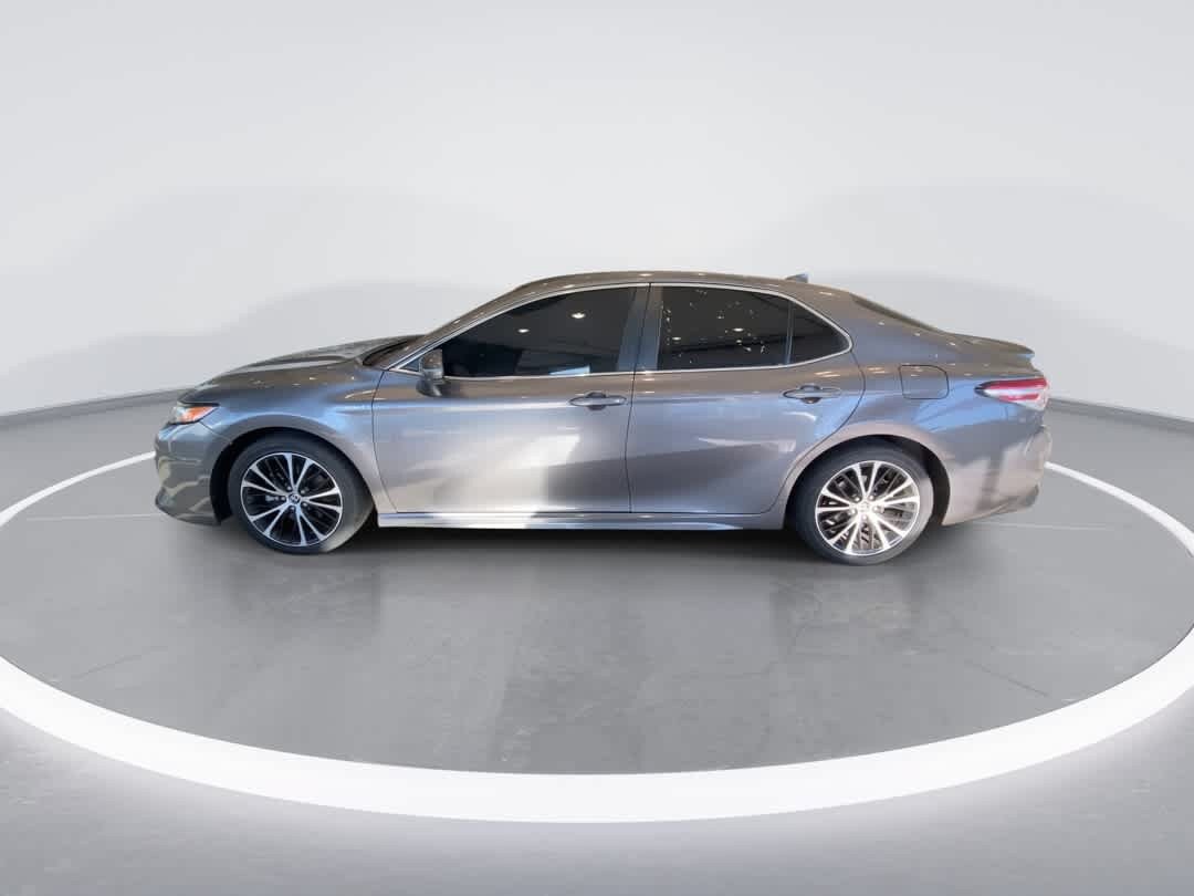 Used 2020 Toyota Camry SE w/ Carpet Mat Package FWD image 5