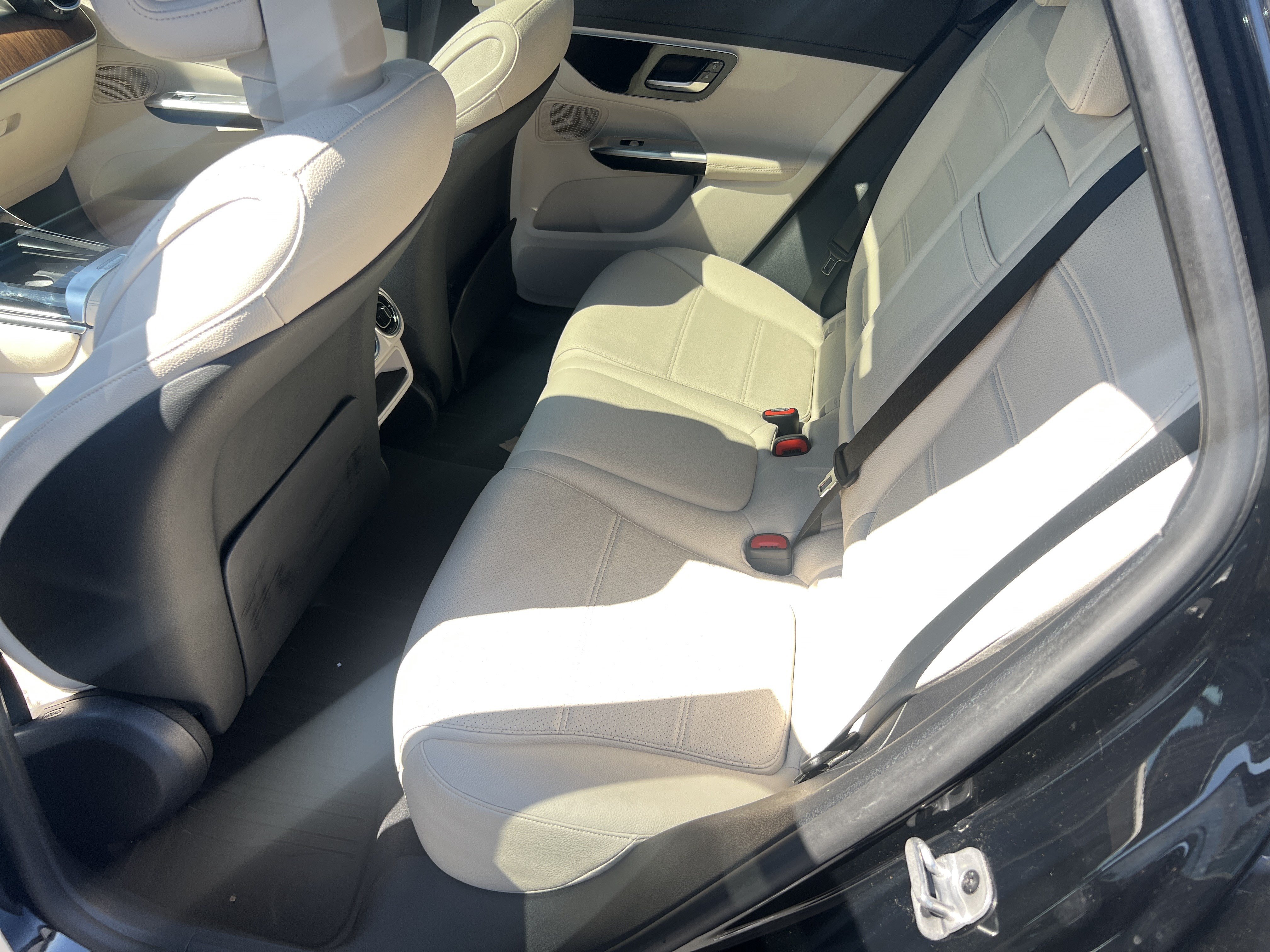 Used 2024 Mercedes-Benz GLC 300 4MATIC image 33