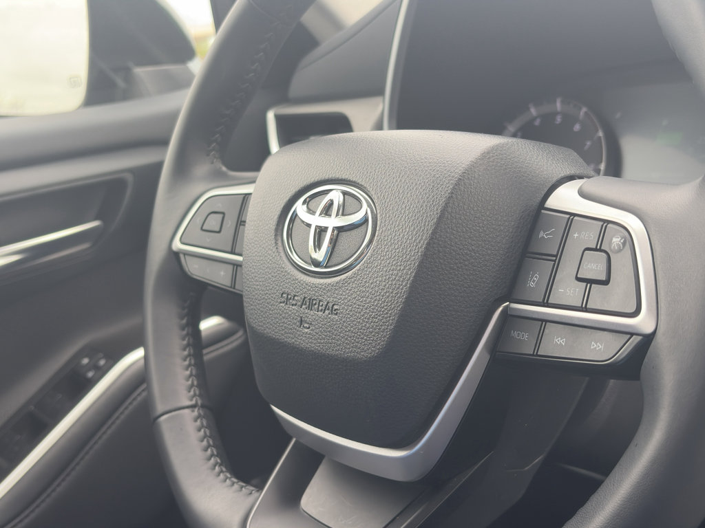 Certified 2025 Toyota Highlander XLE image 32