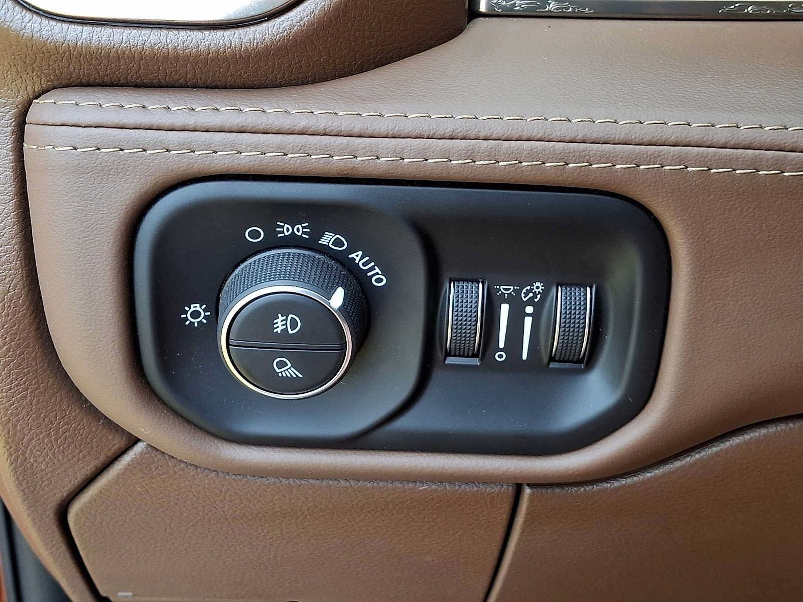 Used 2024 RAM 3500 Limited w/ Towing Technology Group AWD/4WD image 29