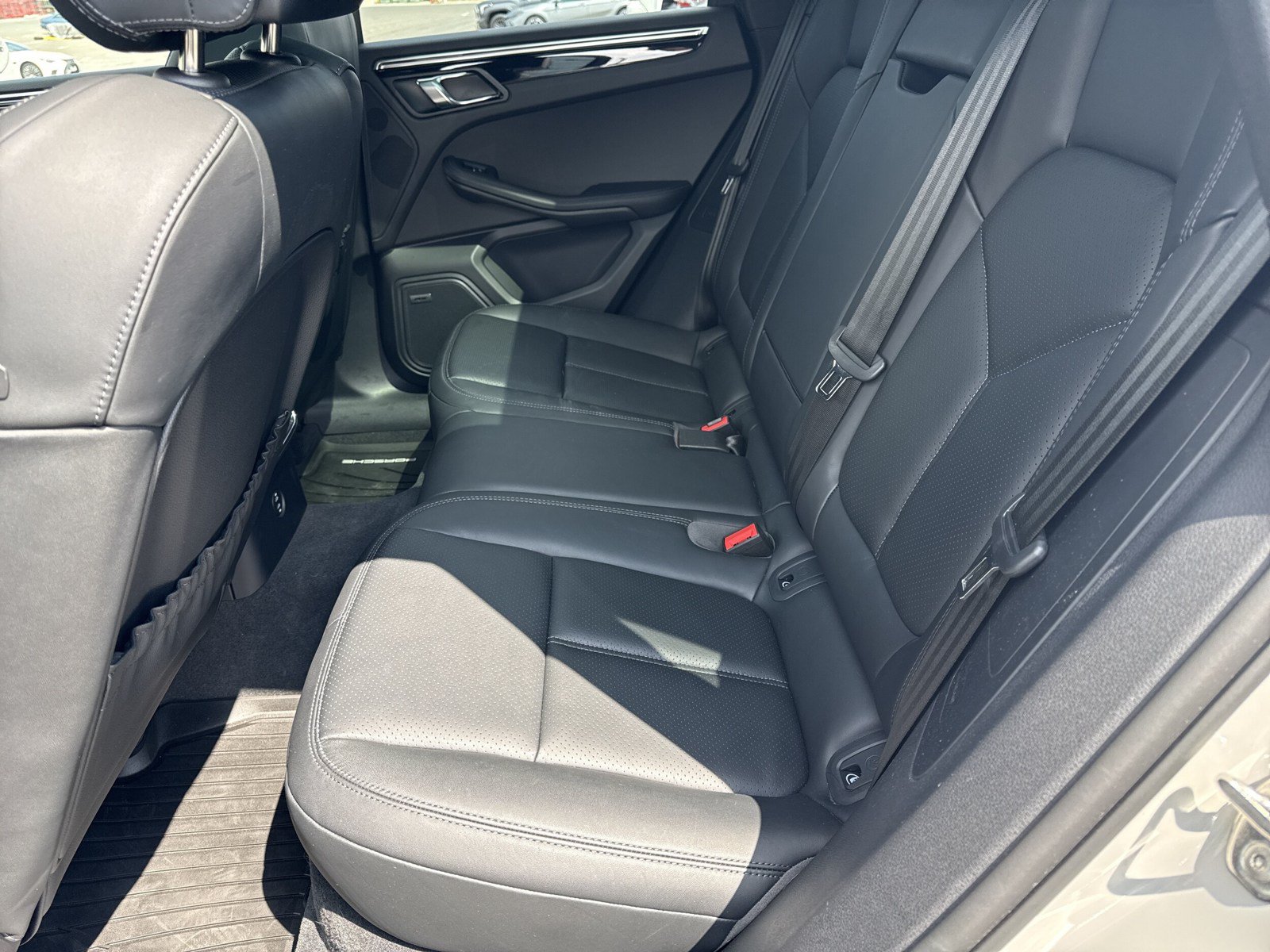 Used 2026 Porsche Macan AWD/4WD image 30