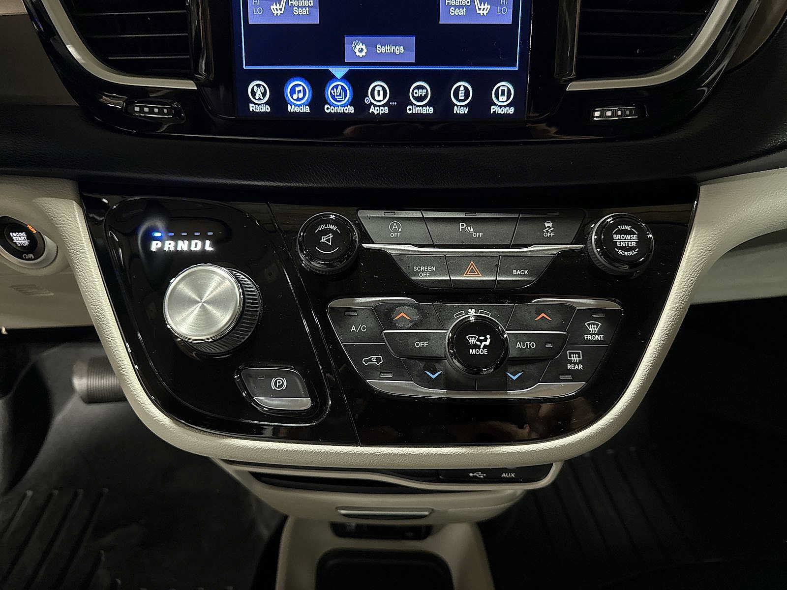 Used 2017 Chrysler Pacifica Touring-L w/ Tire & Wheel Group FWD image 23